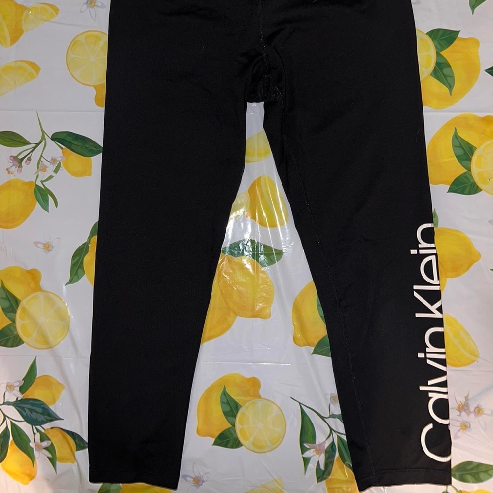 Black Calvin Klein leggings!